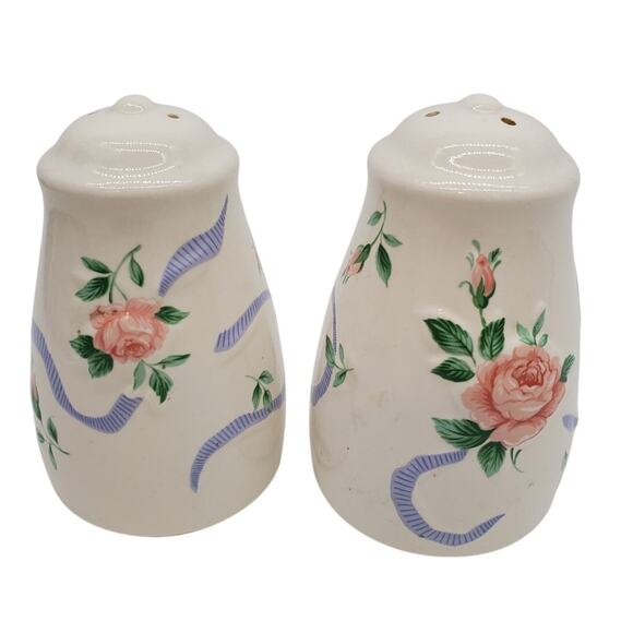 Flowerly Salt and Pepper Shakers - Otagiri Made in Japan - Picture 1 of 4